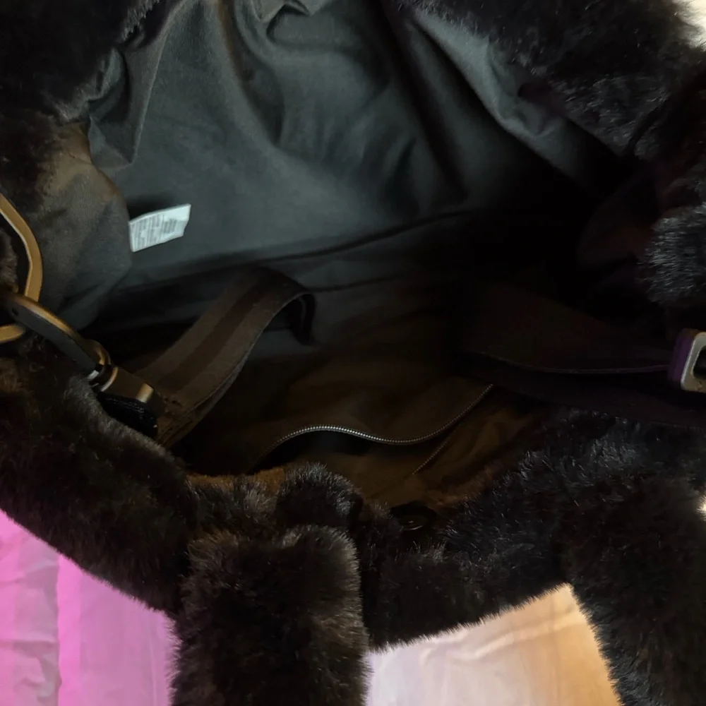 Nike Faux Fur bag - Picture 3 of 3